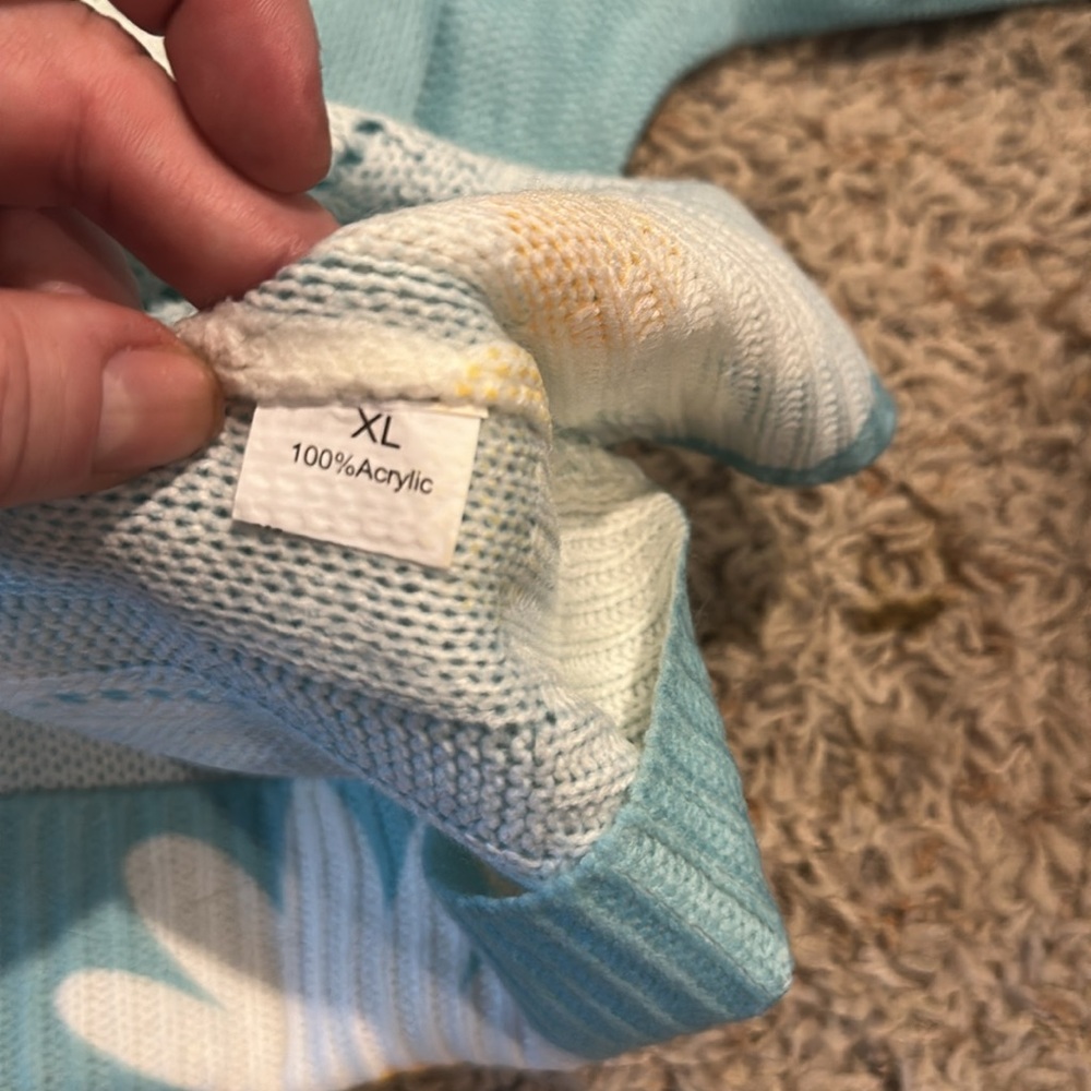 Sweater - Picture 5 of 6